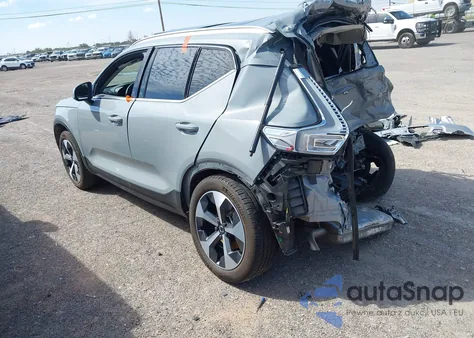 2025 Volvo Xc40 Plus z USA, uszkodzony, nr VIN YV4L12UE5S2566400